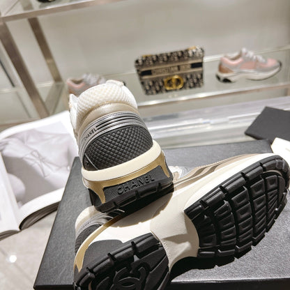Chanel CC Runner Gold Laminé