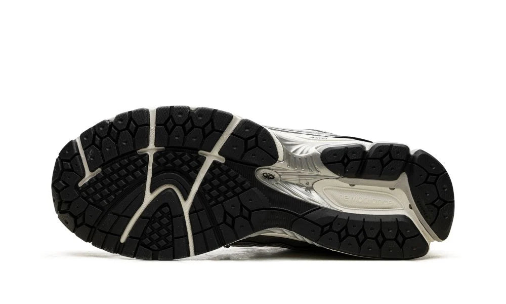 New Balance 1906R METALLIC SILVER